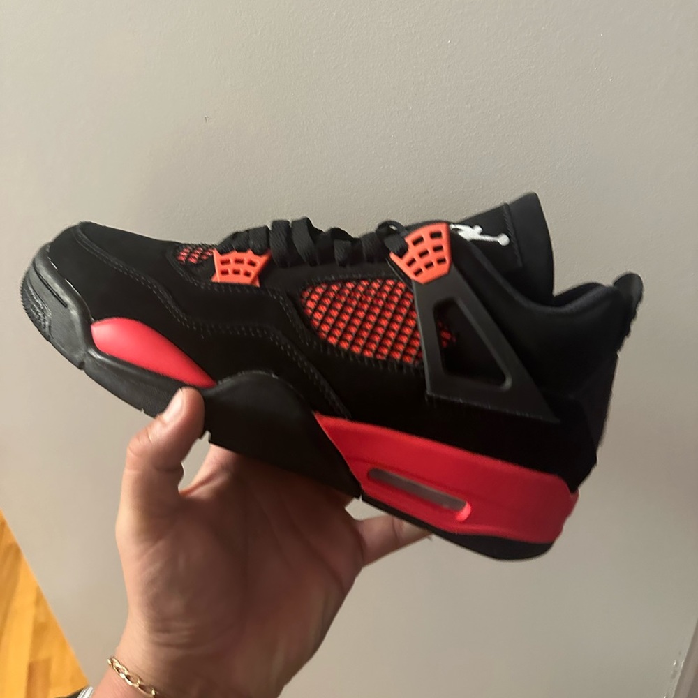 Jordan 4 Red thunder size 9.5